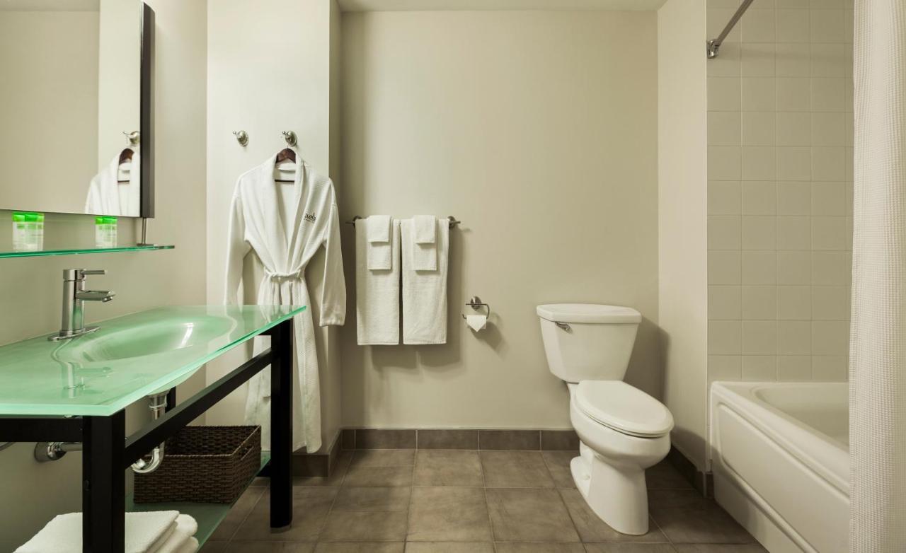 Imperia Hotel Et Suites Terrebonne Εξωτερικό φωτογραφία