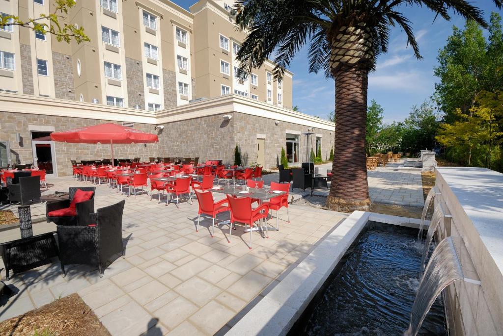Imperia Hotel Et Suites Terrebonne Εξωτερικό φωτογραφία