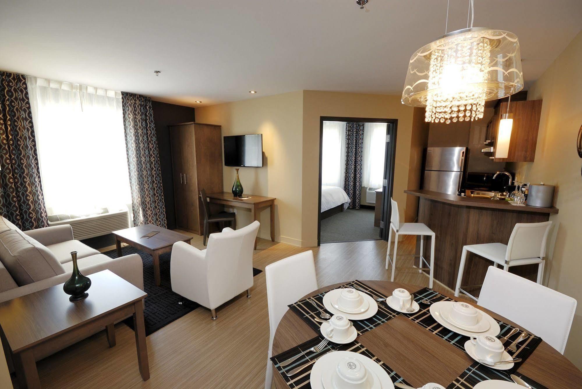 Imperia Hotel Et Suites Terrebonne Εξωτερικό φωτογραφία