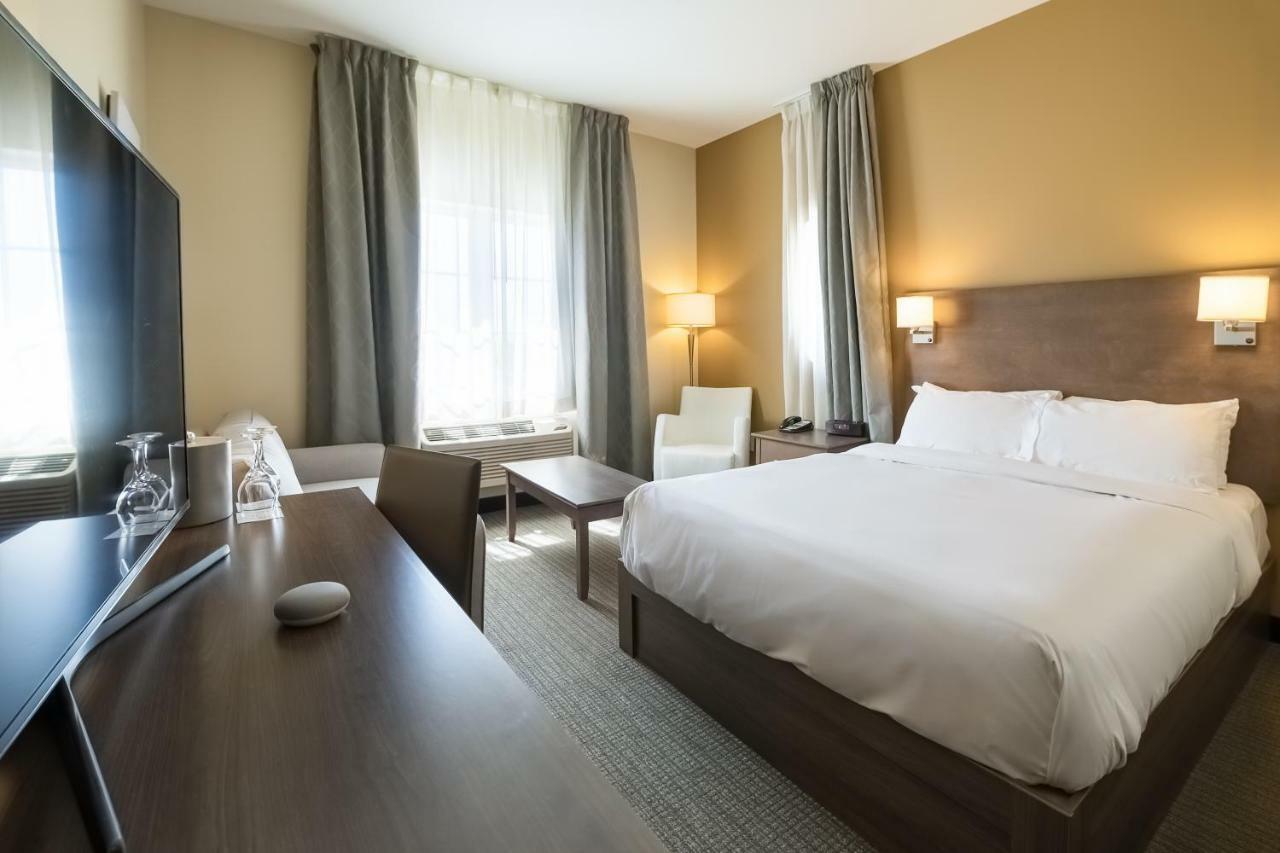 Imperia Hotel Et Suites Terrebonne Εξωτερικό φωτογραφία