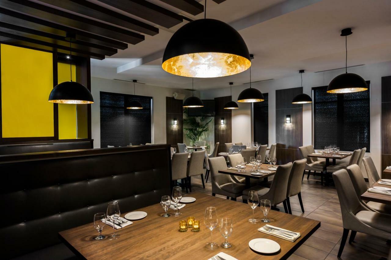 Imperia Hotel Et Suites Terrebonne Εξωτερικό φωτογραφία
