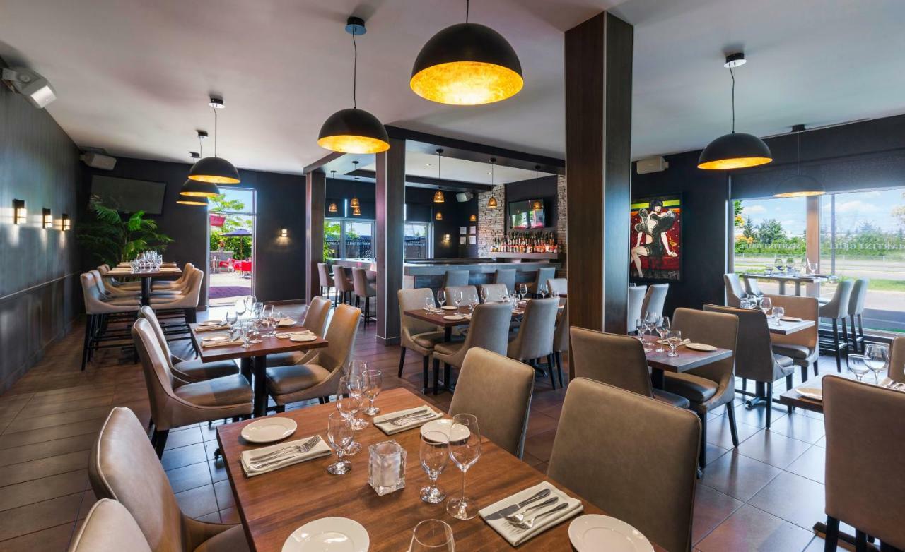 Imperia Hotel Et Suites Terrebonne Εξωτερικό φωτογραφία